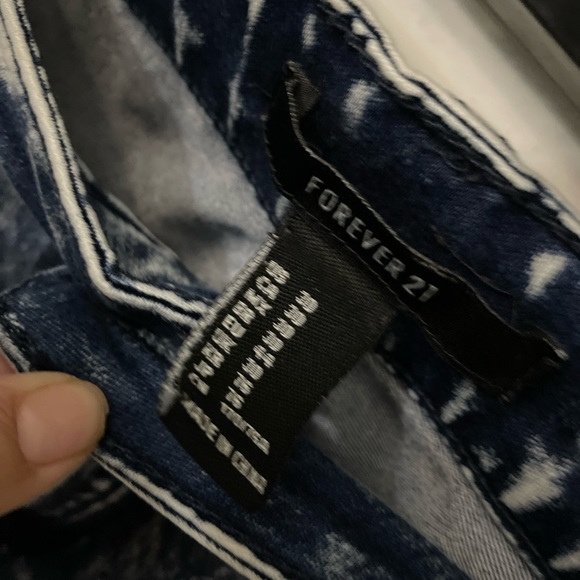 🌸2/$60🌸✨👖FOREVER 21 ACID WASH JEANS👖✨ - Picture 3 of 6